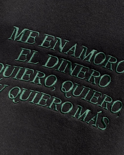 me enamoro - black crewneck