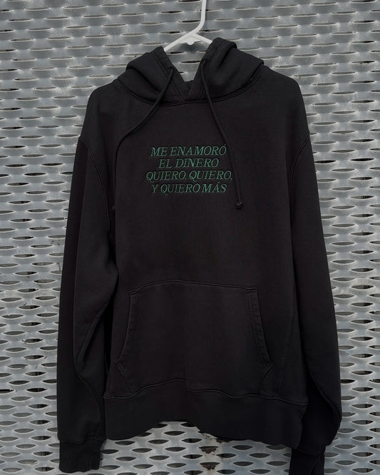 me enamoró - black hoodie