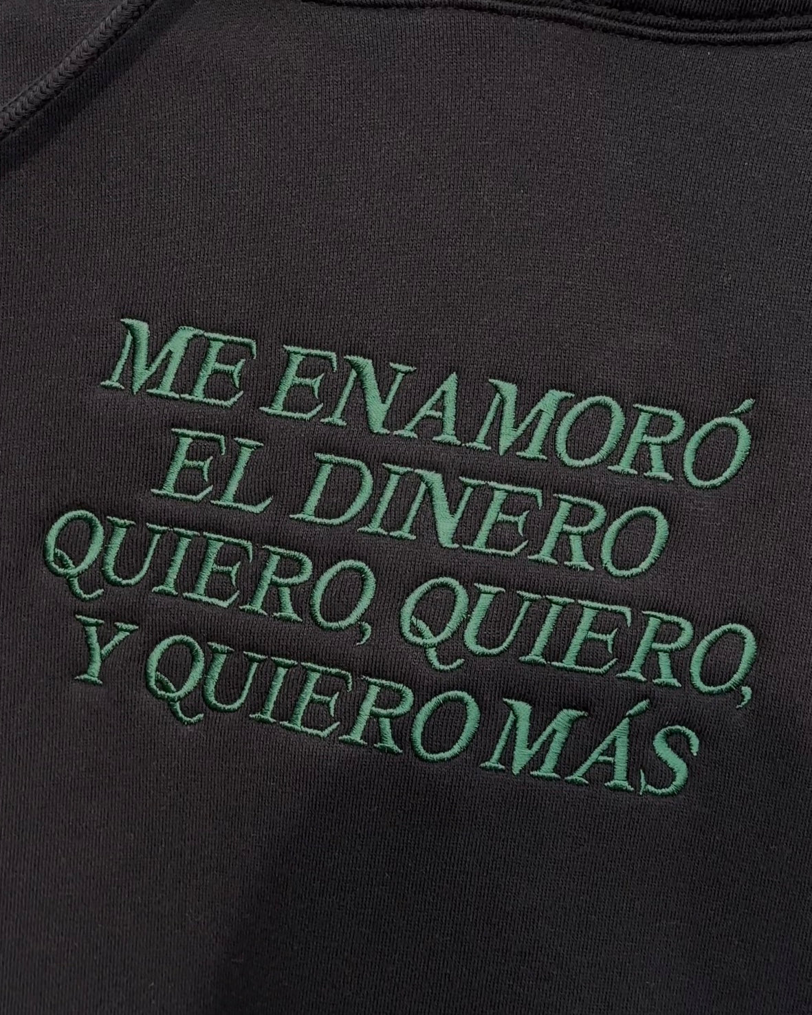 me enamoró - black hoodie